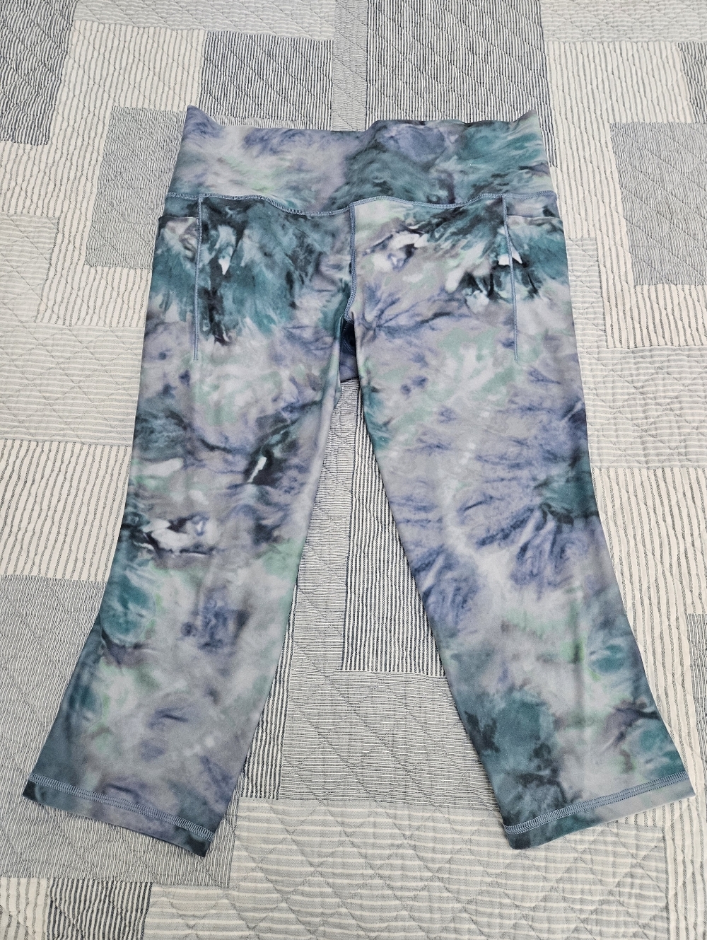 Athleta Blue & Green Marble-Print Capri Leggings XL